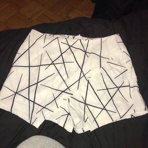 Zara White and Black Skort